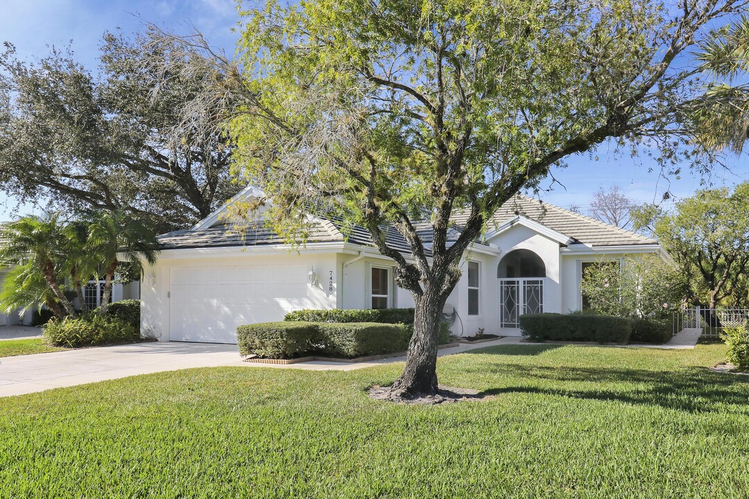 7428 SE Waxberry Cir in Hobe Sound, FL - Building Photo