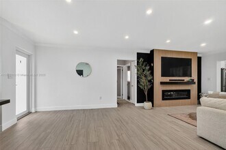 1510 NW 176th Terrace in Miami, FL - Foto de edificio - Building Photo