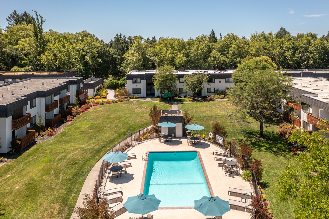 The Lenox in Rohnert Park, CA - Foto de edificio