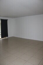 20600 NW 7th Ave, Unit 205 in Miami, FL - Building Photo - Building Photo