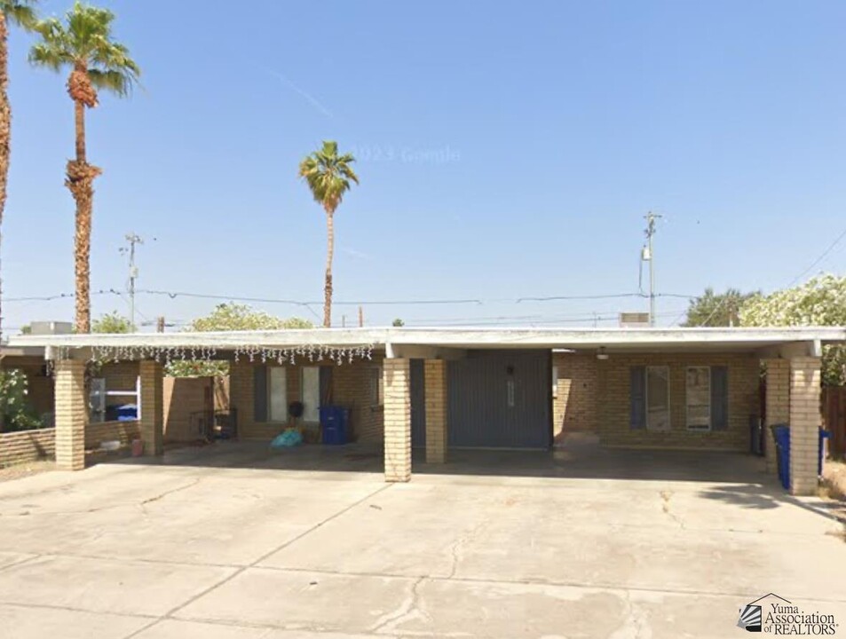 2097 S 11 Ave in Yuma, AZ - Foto de edificio