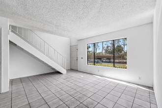 25885 Trabuco Rd in Lake Forest, CA - Foto de edificio - Building Photo