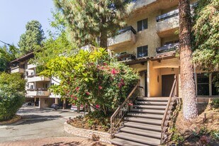 2700 Cahuenga Blvd E in Los Angeles, CA - Building Photo