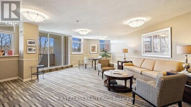 7811 Yonge St in Markham, ON - Building Photo - Building Photo