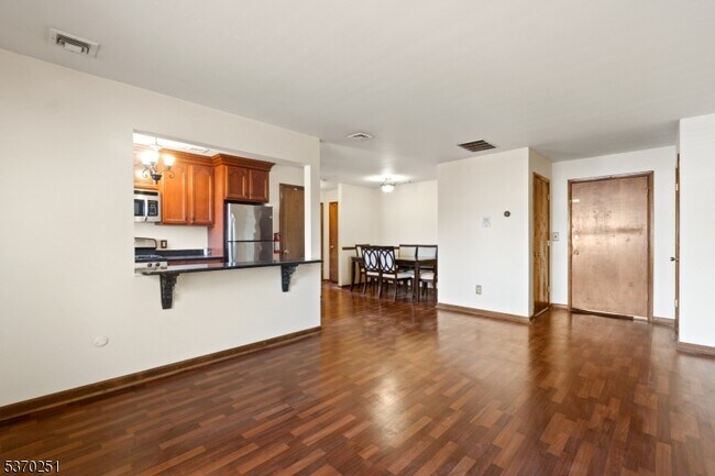 110 Newark Ave in Belleville, NJ - Building Photo - Building Photo