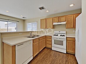 986 Cantabria Heights Ave in Las Vegas, NV - Building Photo - Building Photo