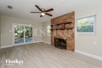 4936 Bobbie Ave in Lakeland, FL - Foto de edificio - Building Photo