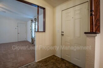 359 E Zipp Rd in New Braunfels, TX - Building Photo - Building Photo