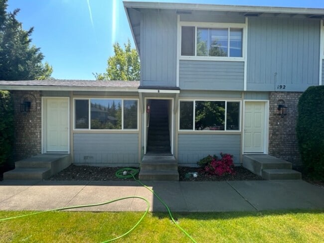 192 S Church St in Phoenix, OR - Building Photo - Building Photo