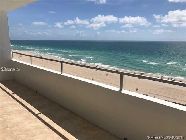 5555 Collins Ave, Unit 10F in Miami, FL - Building Photo - Building Photo