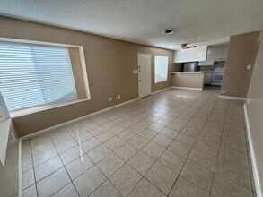 217 Universe Ave in Bakersfield, CA - Foto de edificio - Building Photo