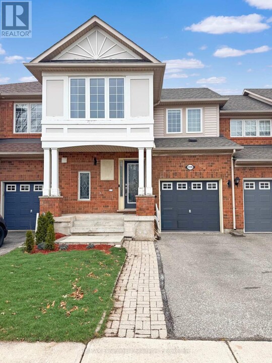 2229 Amberglen Ct in Oakville, ON - Building Photo