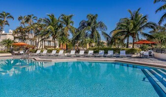 Four Quarters in Miami, FL - Building Photo