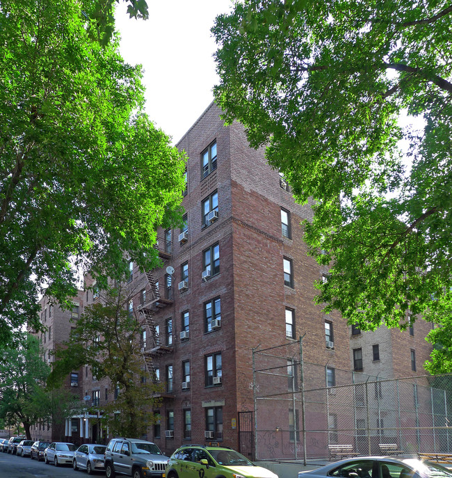 4111 40th St in Sunnyside, NY - Foto de edificio - Building Photo