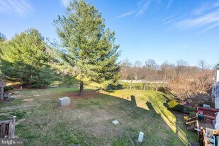 12111 Wedgeway Pl in Fairfax, VA - Building Photo