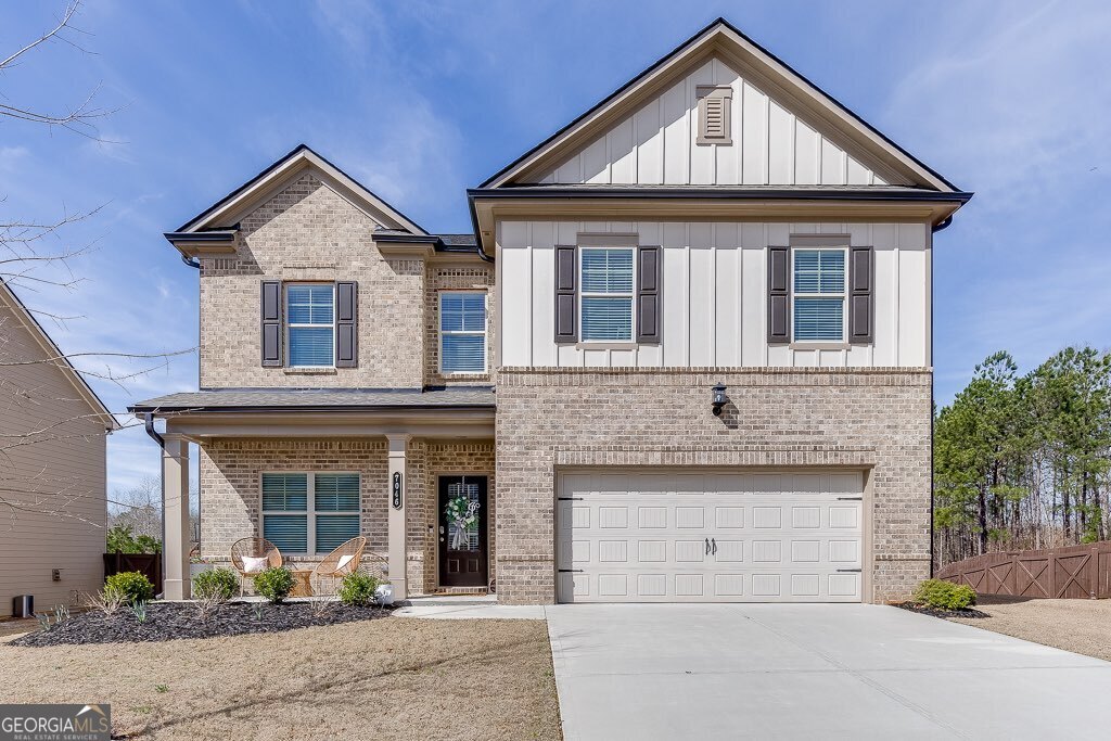 7046 Lancaster Xing in Flowery Branch, GA - Building Photo