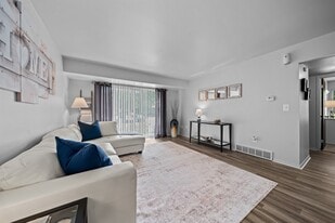 Westwood Village Apartments in Westland, MI - Building Photo