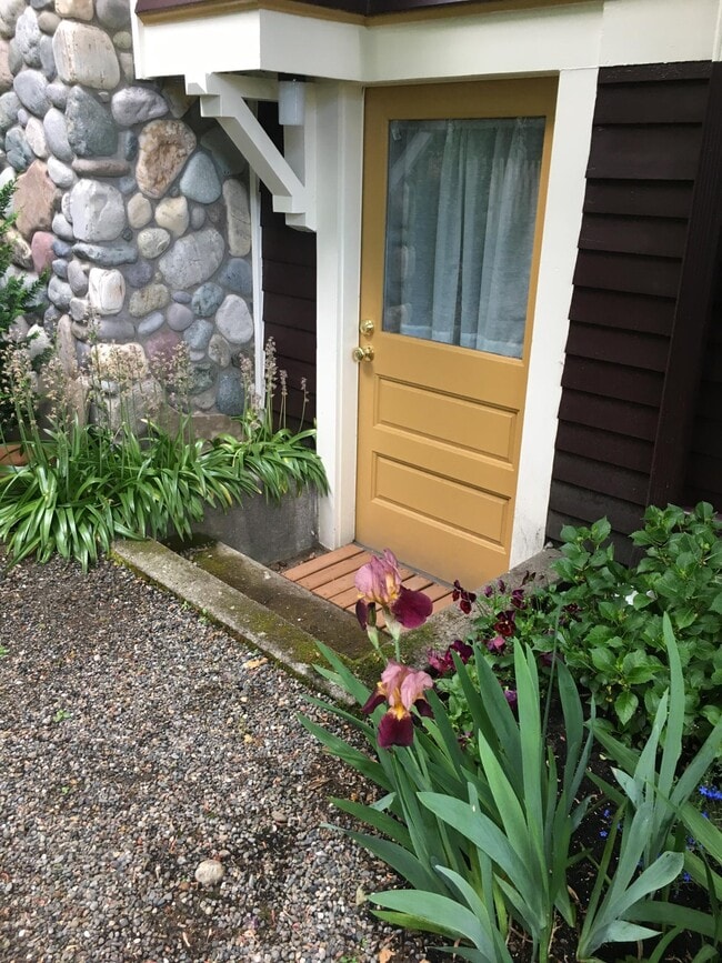 2017 34th Ave S, Unit Basement
