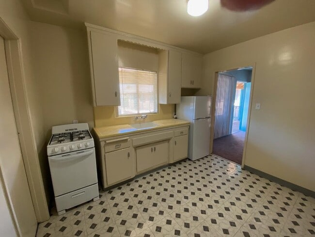 5329 Sepulveda Blvd, Unit 12 in Culver City, CA - Building Photo - Building Photo