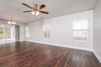 6542 Guard Hill Dr in Raleigh, NC - Foto de edificio - Building Photo