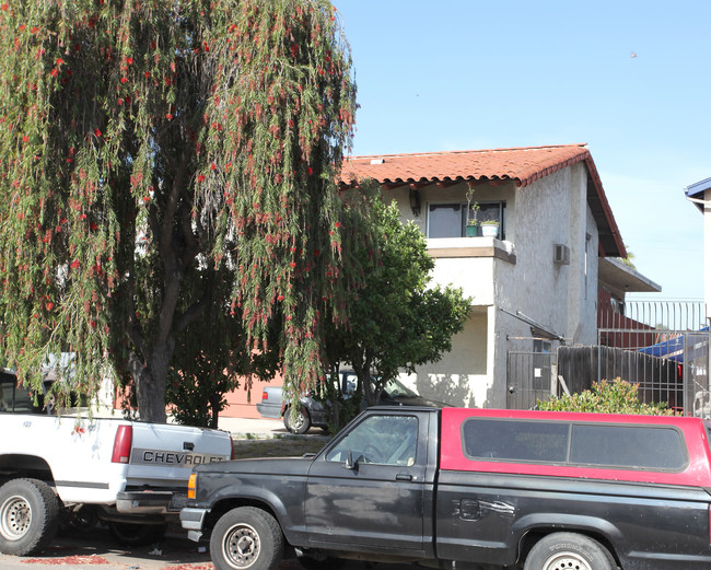 4238 Highland Ave in San Diego, CA - Foto de edificio - Building Photo