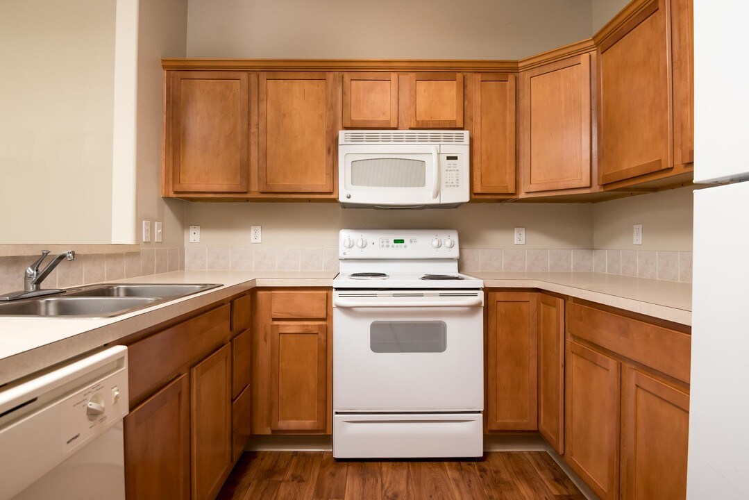 Marketplace Apartments in Fairview, OR - Foto de edificio