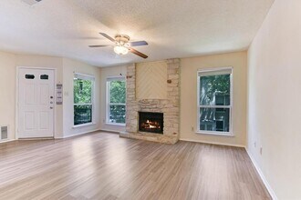10616 Mellow Ln in Austin, TX - Building Photo - Building Photo