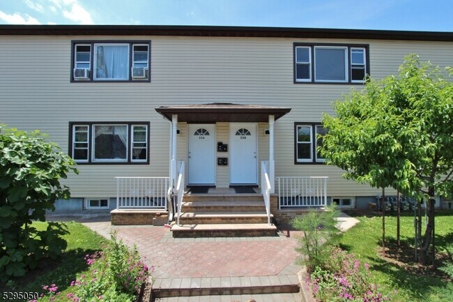 672 Clarkson Ave in Elizabeth, NJ - Building Photo - Building Photo