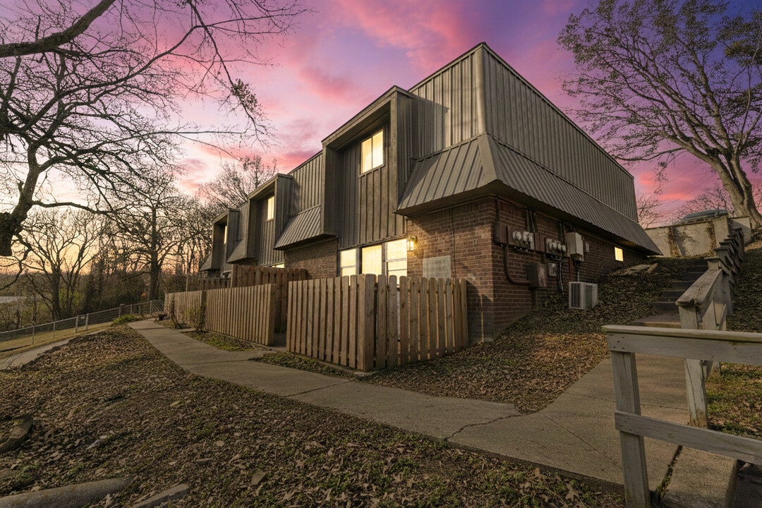 Ivy Hills Apartments in Fort Smith, AR - Building Photo