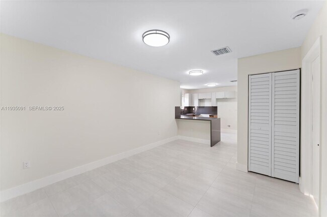 1181 NW 66th St in Miami, FL - Building Photo - Building Photo