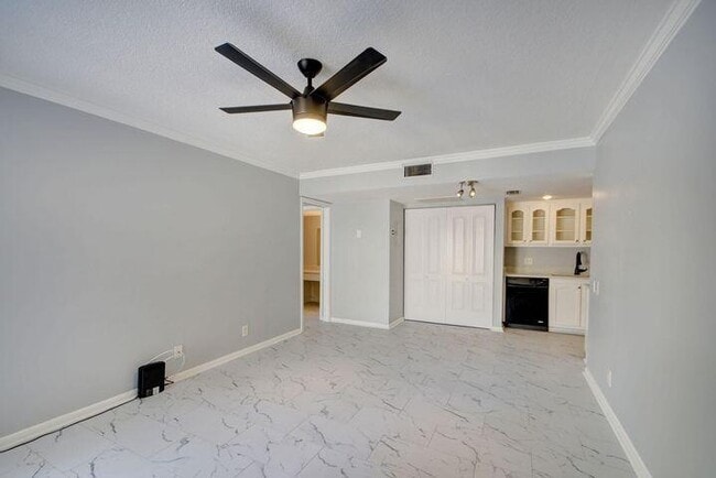 612 Executive Center Dr in West Palm Beach, FL - Building Photo - Building Photo