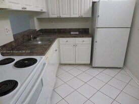 8005 SW 107th Ave in Miami, FL - Building Photo