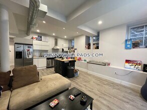 407 Dudley St, Unit 1 in Boston, MA - Foto de edificio - Building Photo