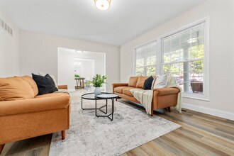 2 Oak Point Ct in St. Peters, MO - Building Photo - Building Photo