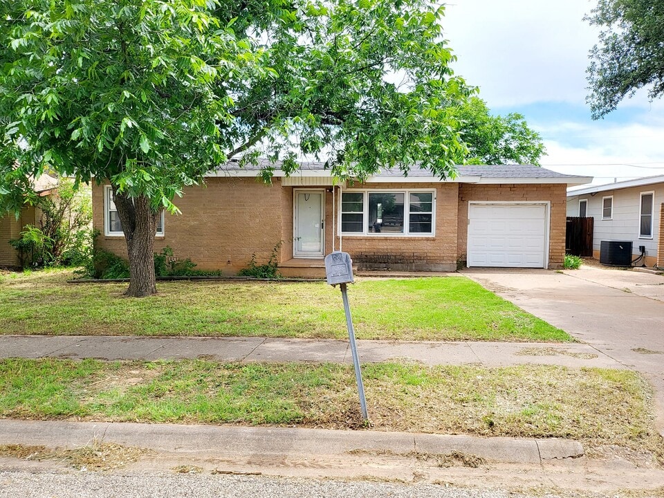 3208 42nd St in Snyder, TX - Building Photo