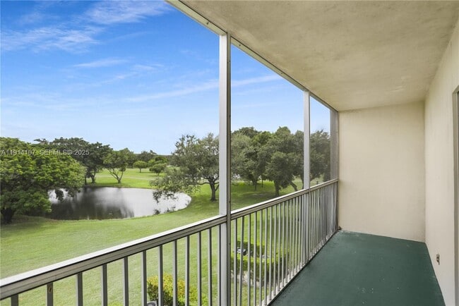 13250 SW 4th Ct in Pembroke Pines, FL - Foto de edificio - Building Photo