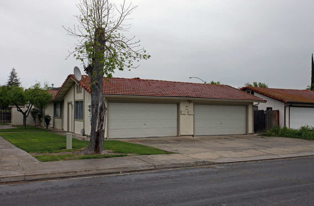 541-561 Tulane Way in Turlock, CA - Building Photo