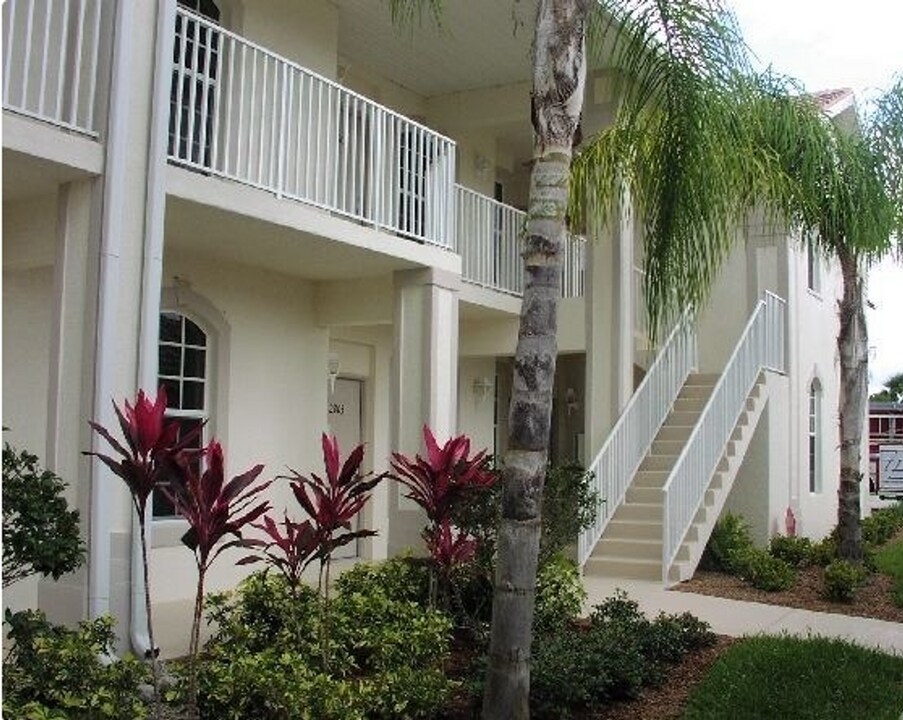 365 Stella Maris Dr N in Naples, FL - Building Photo
