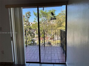 1910 W 56th St in Hialeah, FL - Building Photo - Building Photo