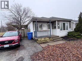 3002 Byng Rd in Windsor, ON - Building Photo