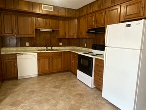 103 Skyview Dr, Unit Apt 1 in Greeneville, TN - Building Photo - Building Photo