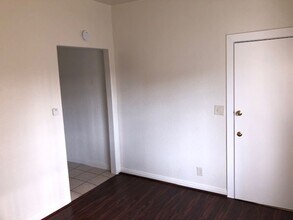 1030 Daisy Ave-Unit -1030A in Long Beach, CA - Building Photo - Building Photo