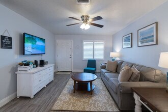 120 Boskind Rd in Indialantic, FL - Foto de edificio - Building Photo