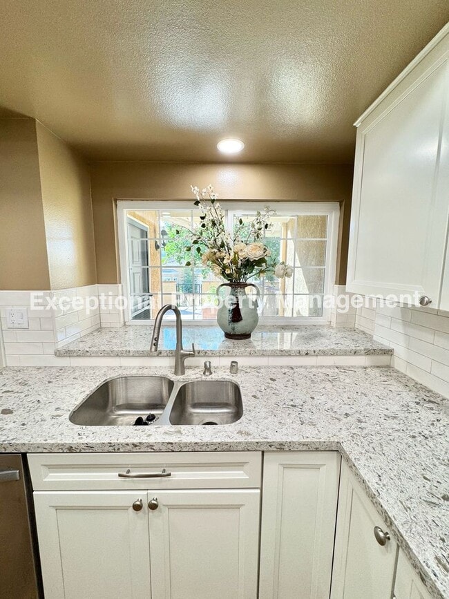 10038 1/2 Base Line Rd in Rancho Cucamonga, CA - Building Photo - Building Photo