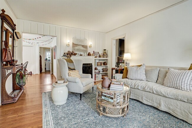 property at 2112 Banks St