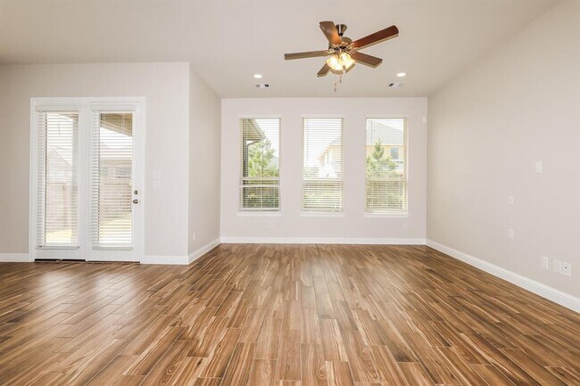 10062 Black Maple Dr in Shenandoah, TX - Building Photo - Building Photo