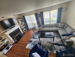 79 Columbus Dr in Franklin Township, NJ - Building Photo - Building Photo