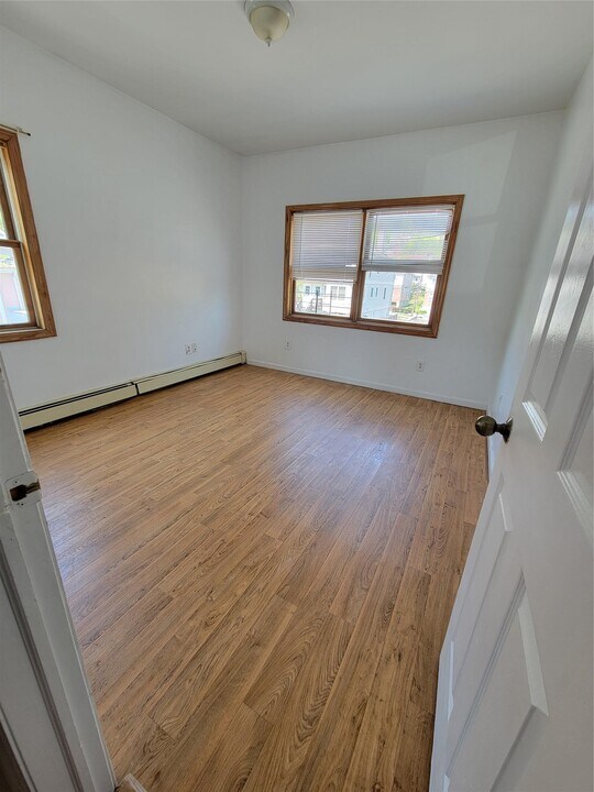 11 Frederic Pl in Yonkers, NY - Building Photo