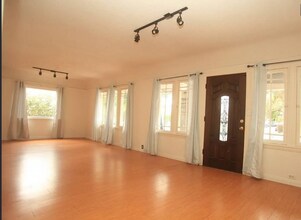 1238 N Gardner St in West Hollywood, CA - Foto de edificio - Building Photo