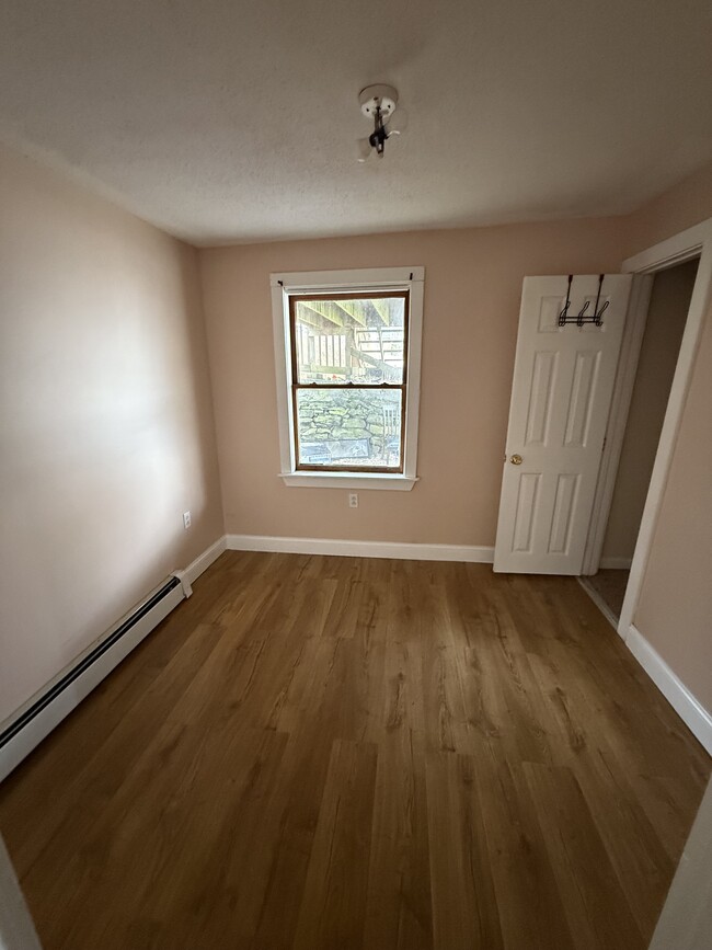 13 Railroad Pl, Unit 13 in Norwich, CT - Foto de edificio - Building Photo
